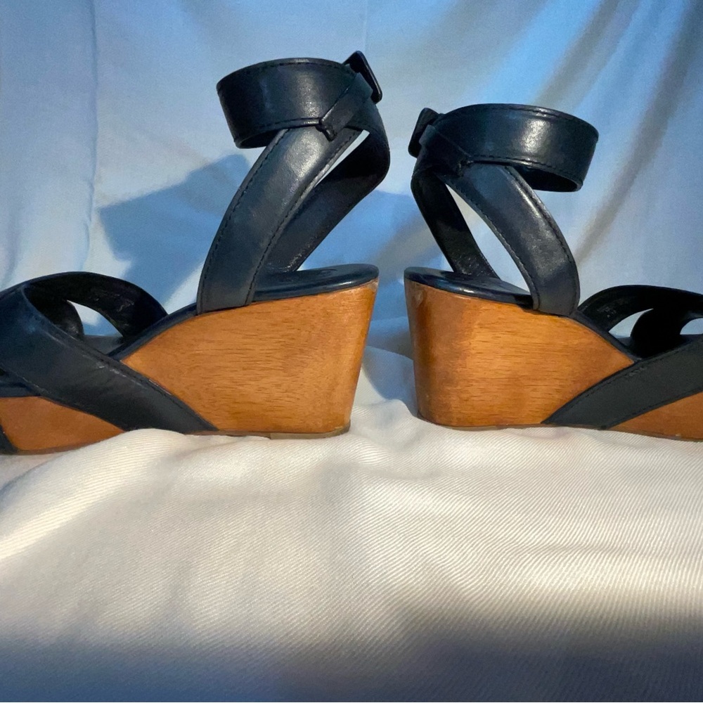 Elegant Navvy Wedge Tory Burch Sandals - Picture 5 of 7